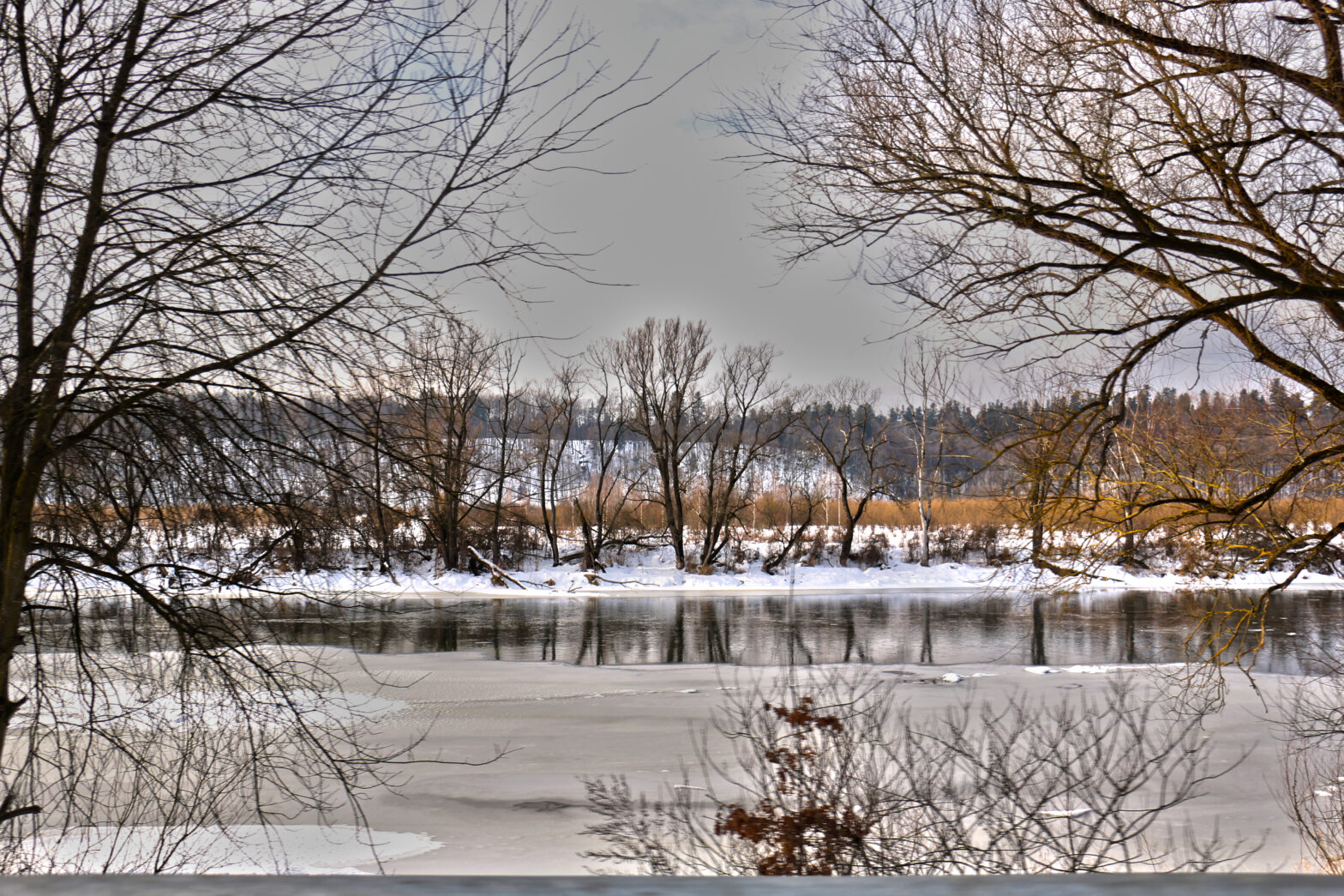 Snow on the banks of the river San